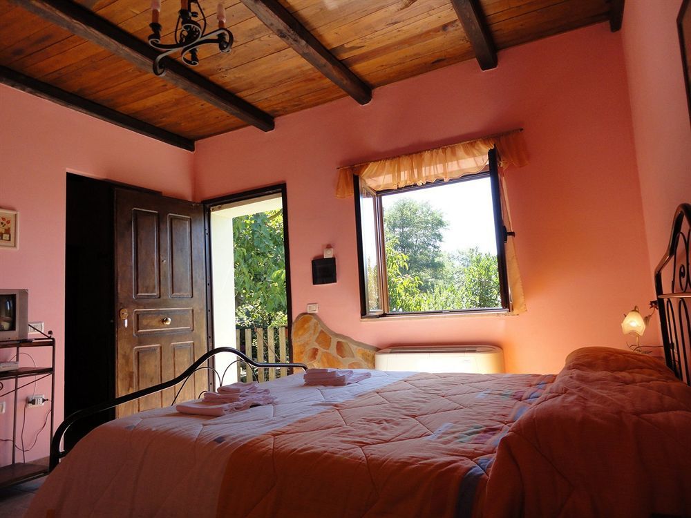 Il Covo Dei Briganti Hotel Latera ภายนอก รูปภาพ